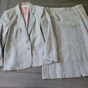 Vintage Women's wool suit.  Casa de Lana 100% Virginia wool made in uruguay
